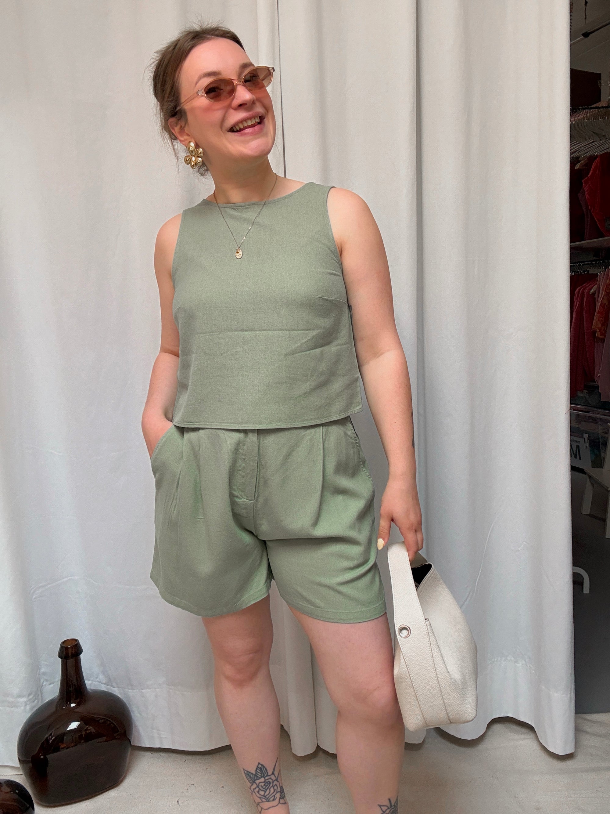 Ella short green