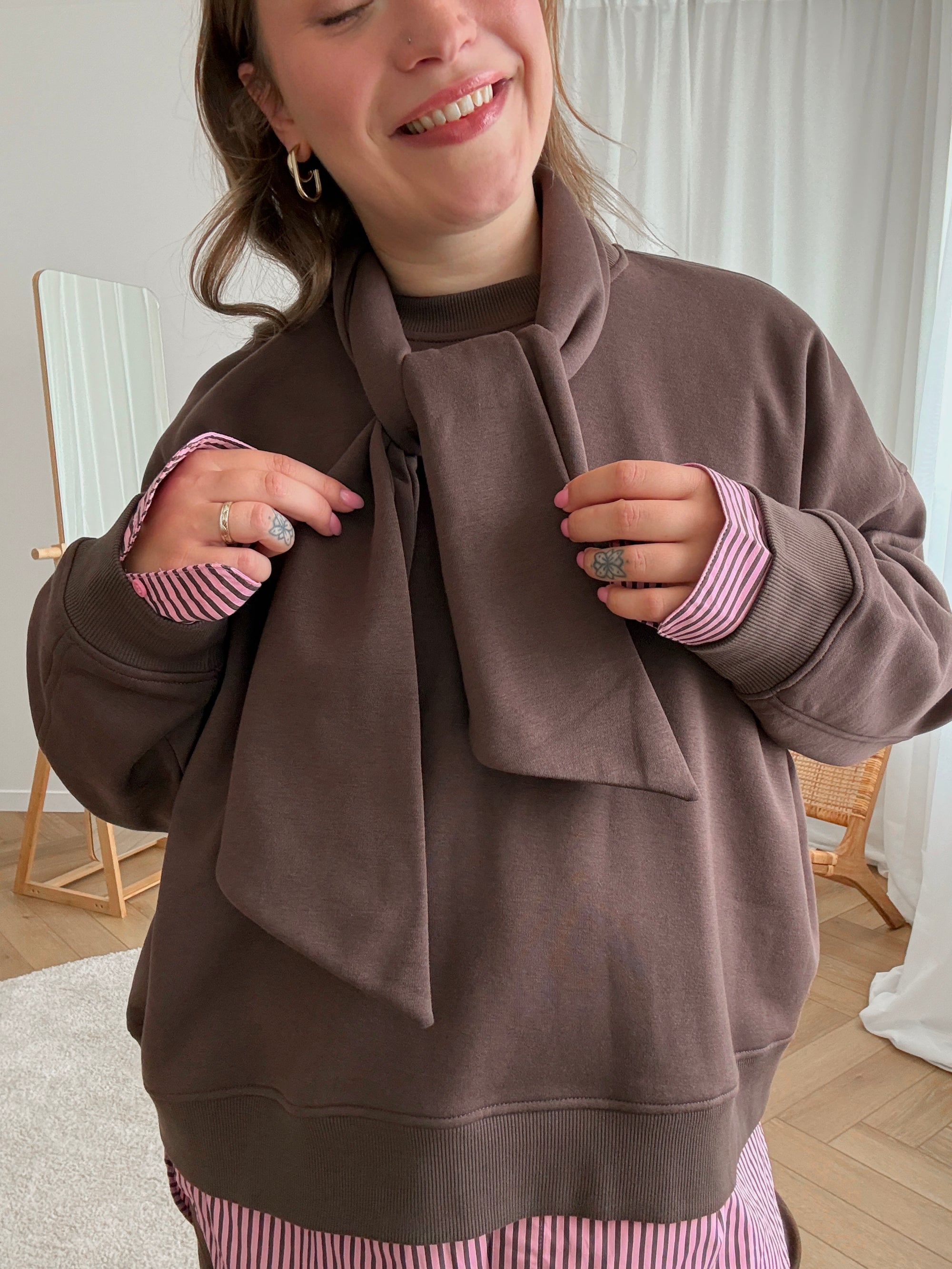 Arina tie sweatshirt -brown