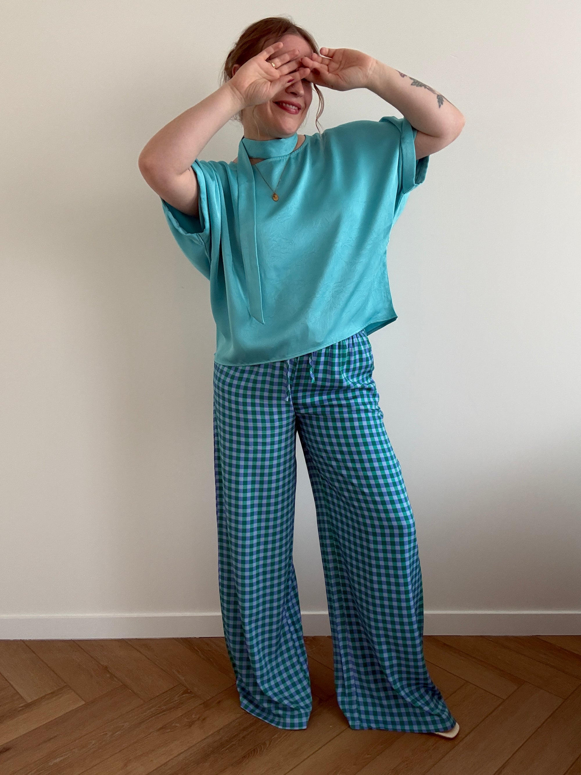 Huda top blue