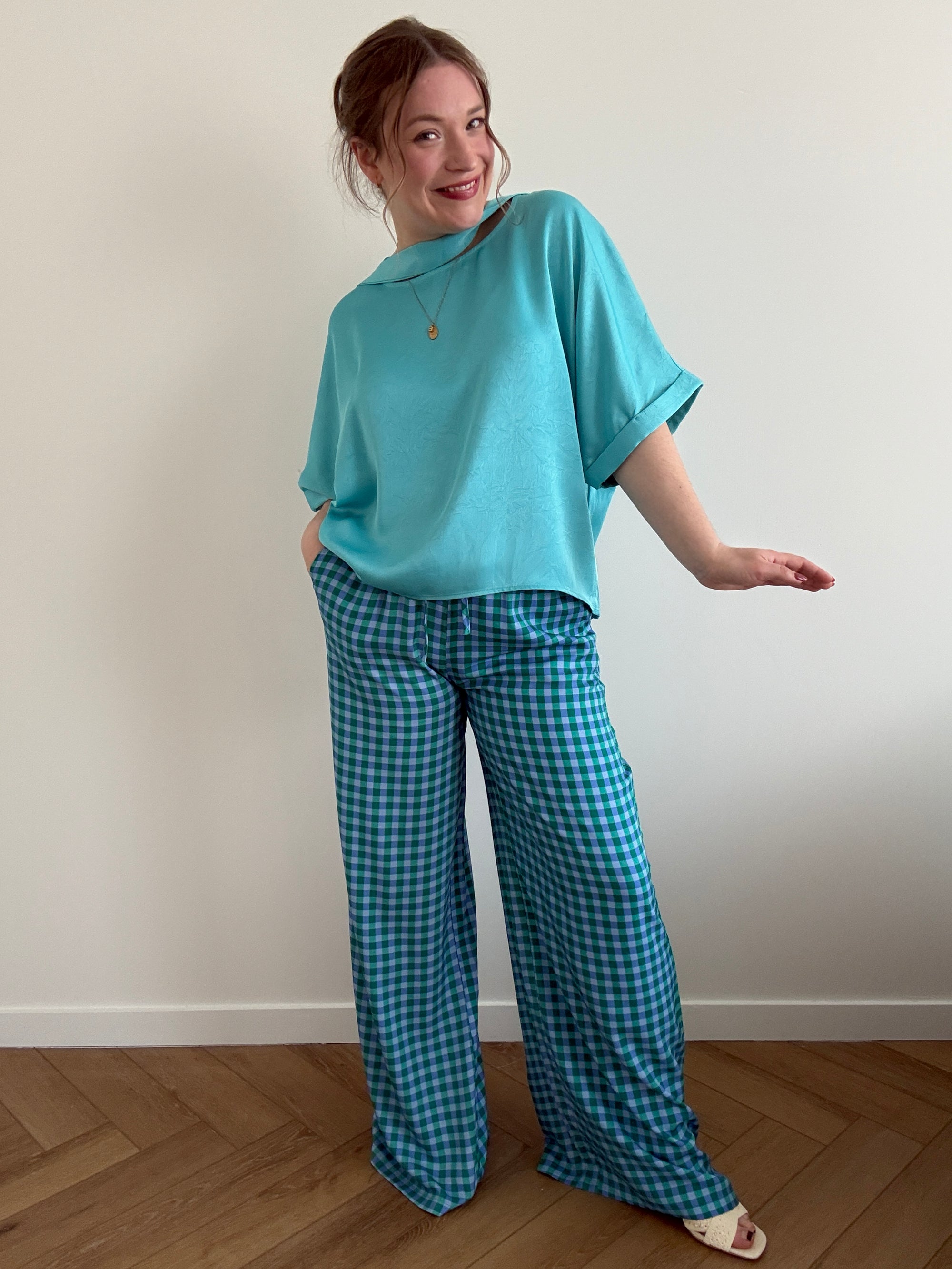 Huda top blue