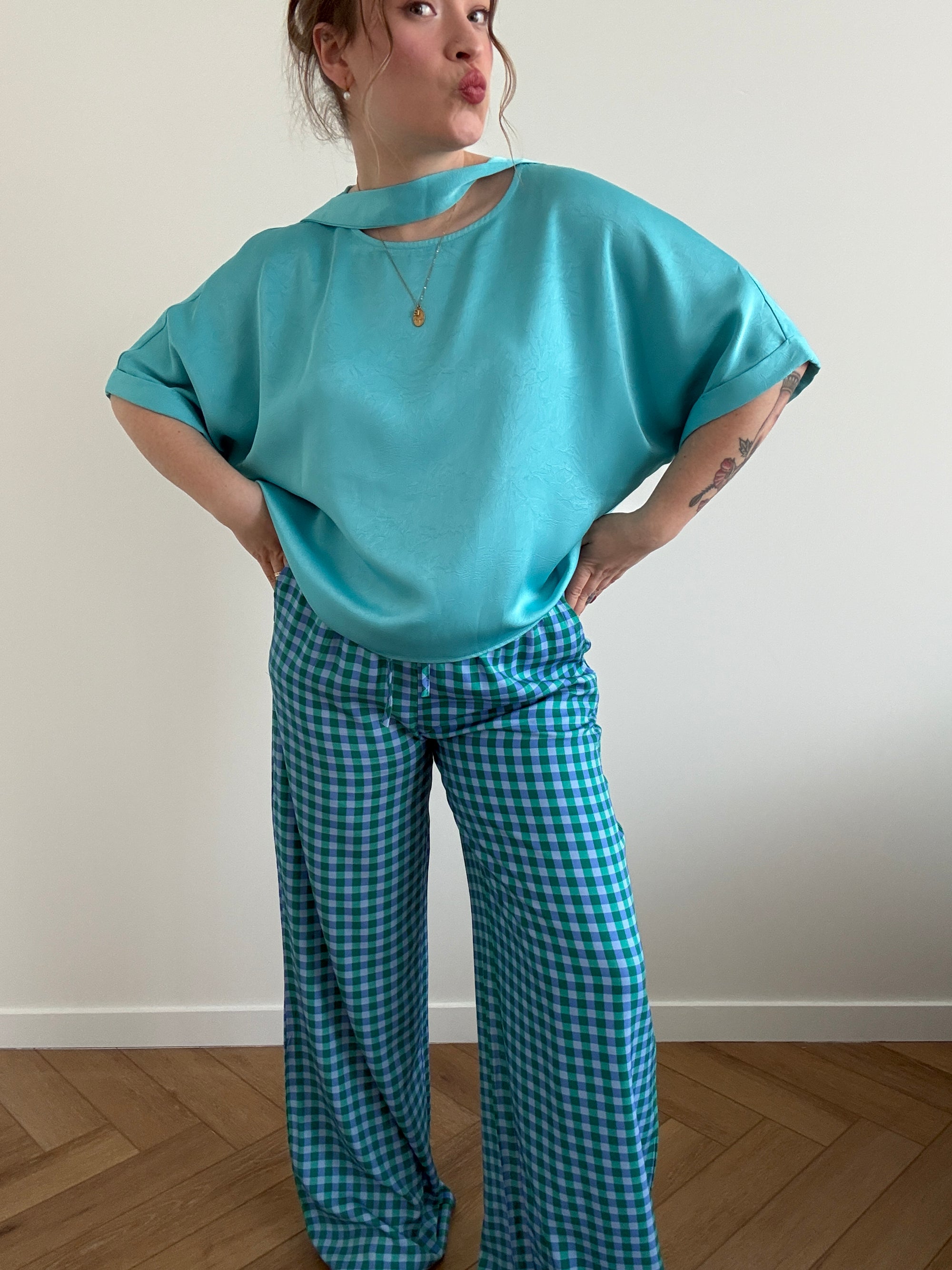 Huda top blue