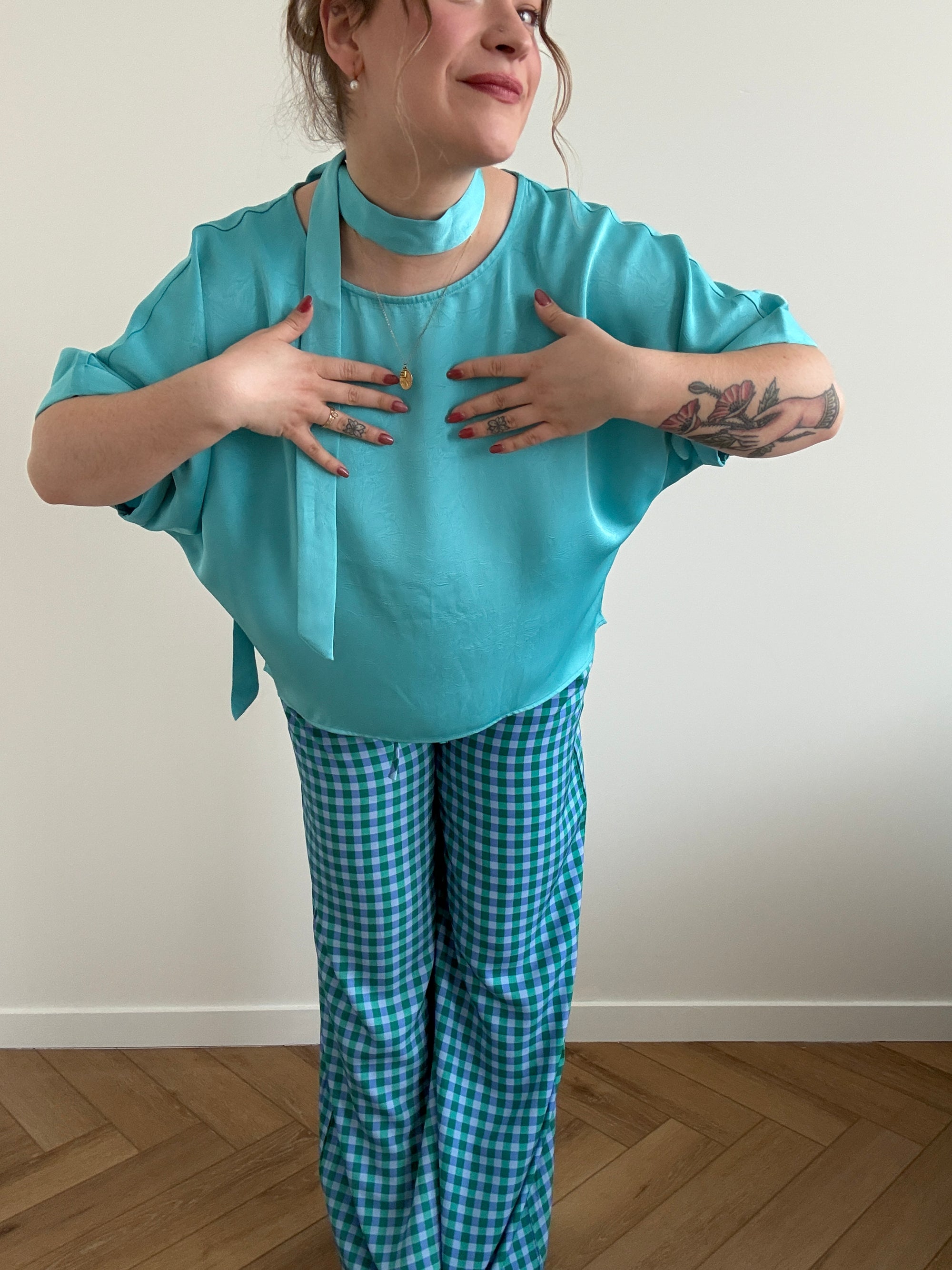 Huda top blue