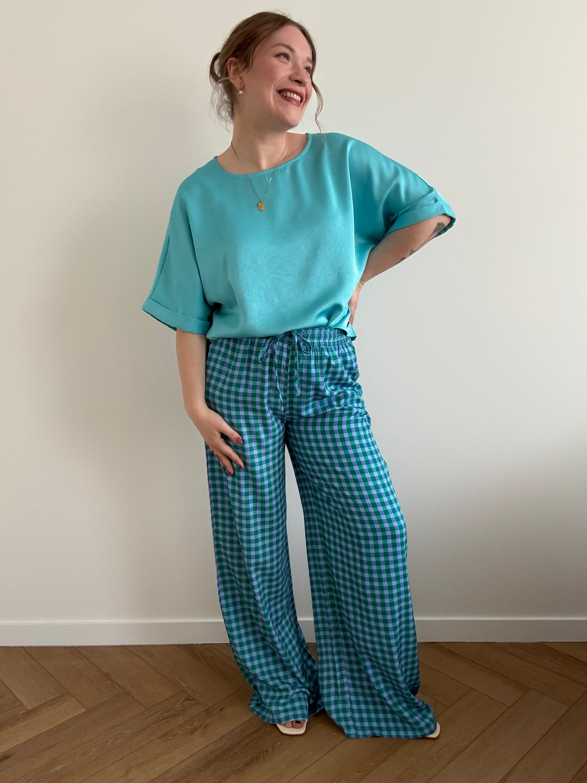 Huda top blue