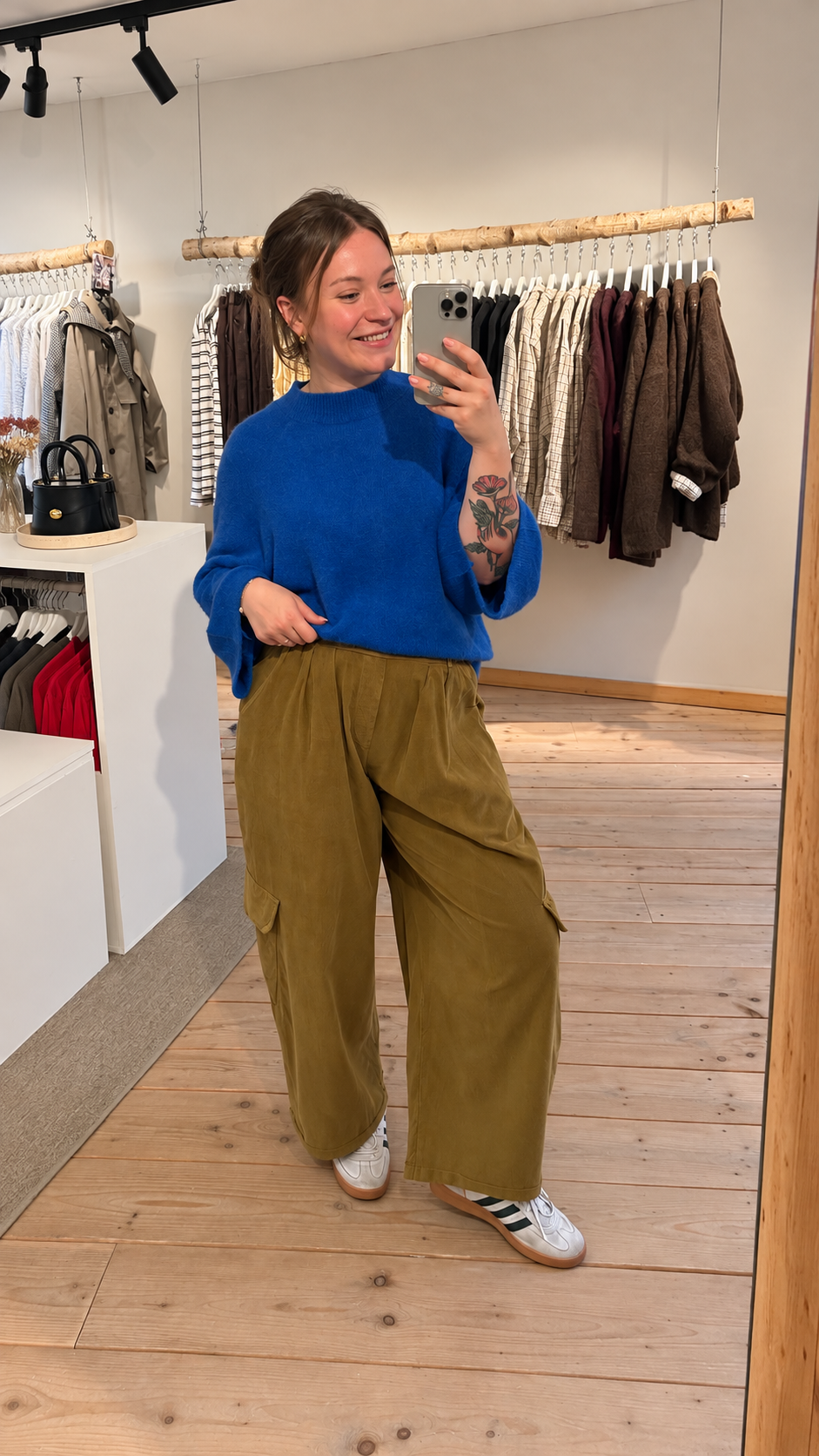 Rowan pull - royal blue