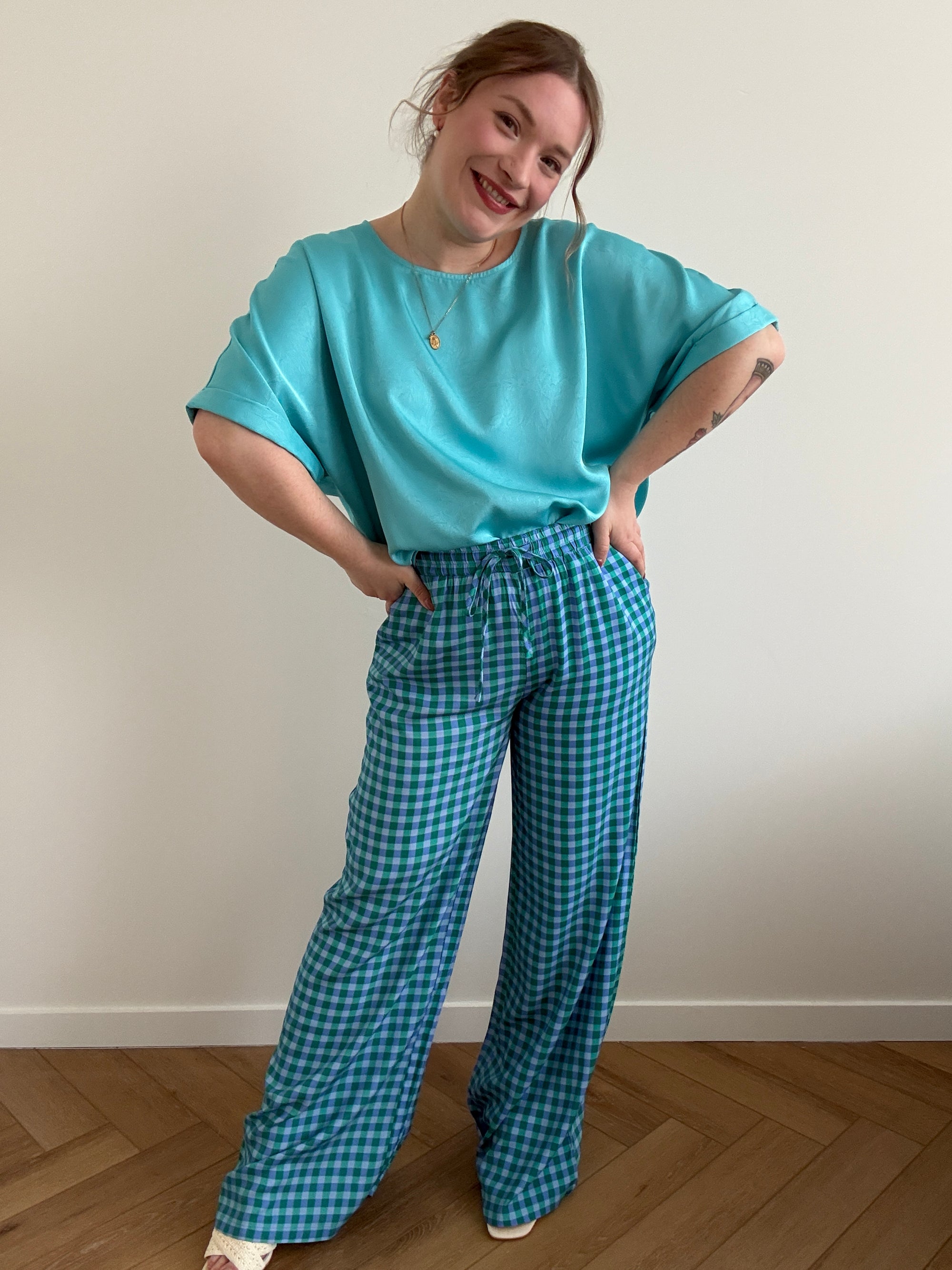 Huda top blue