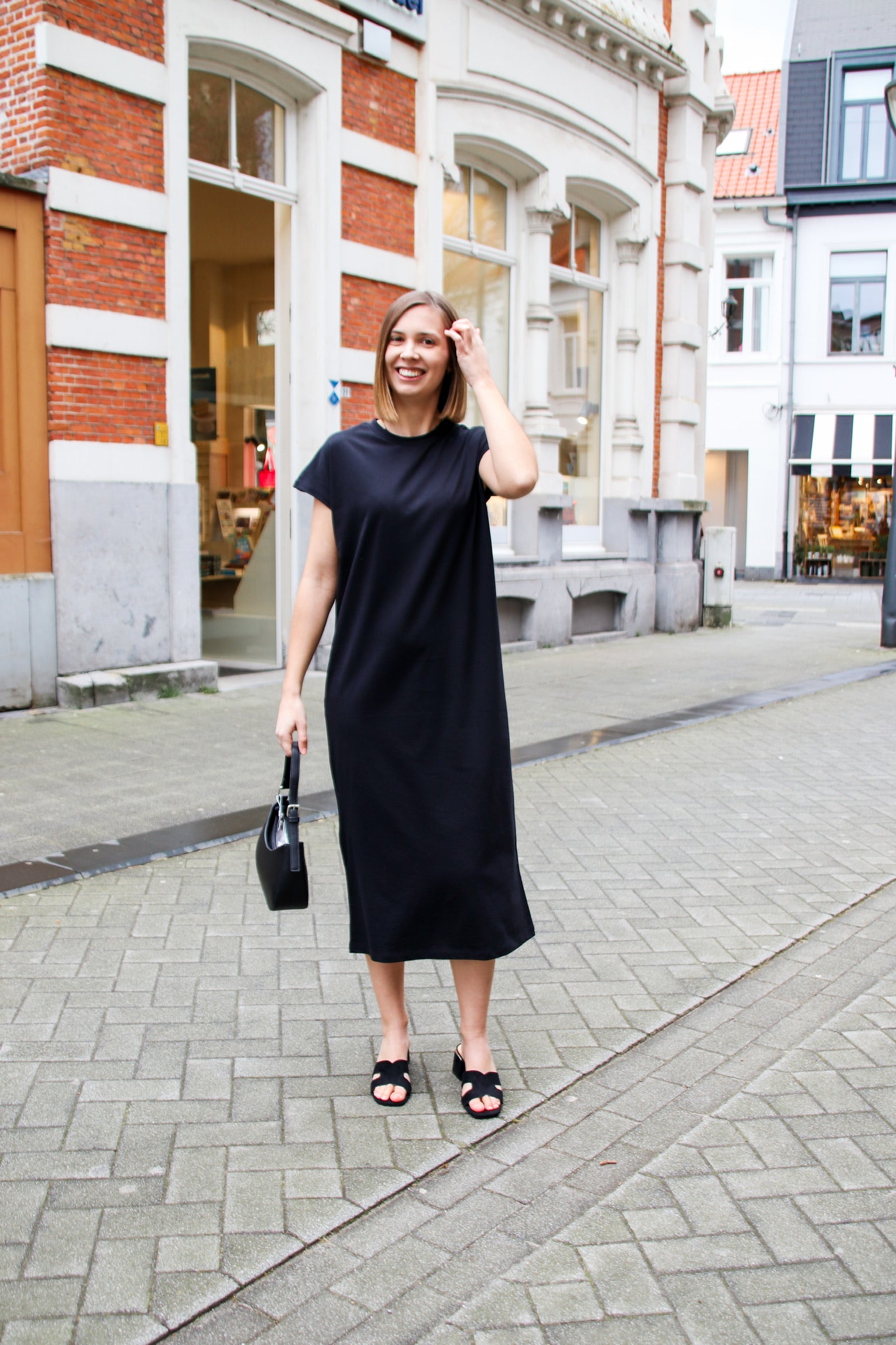 Astrid T-shirt dress black