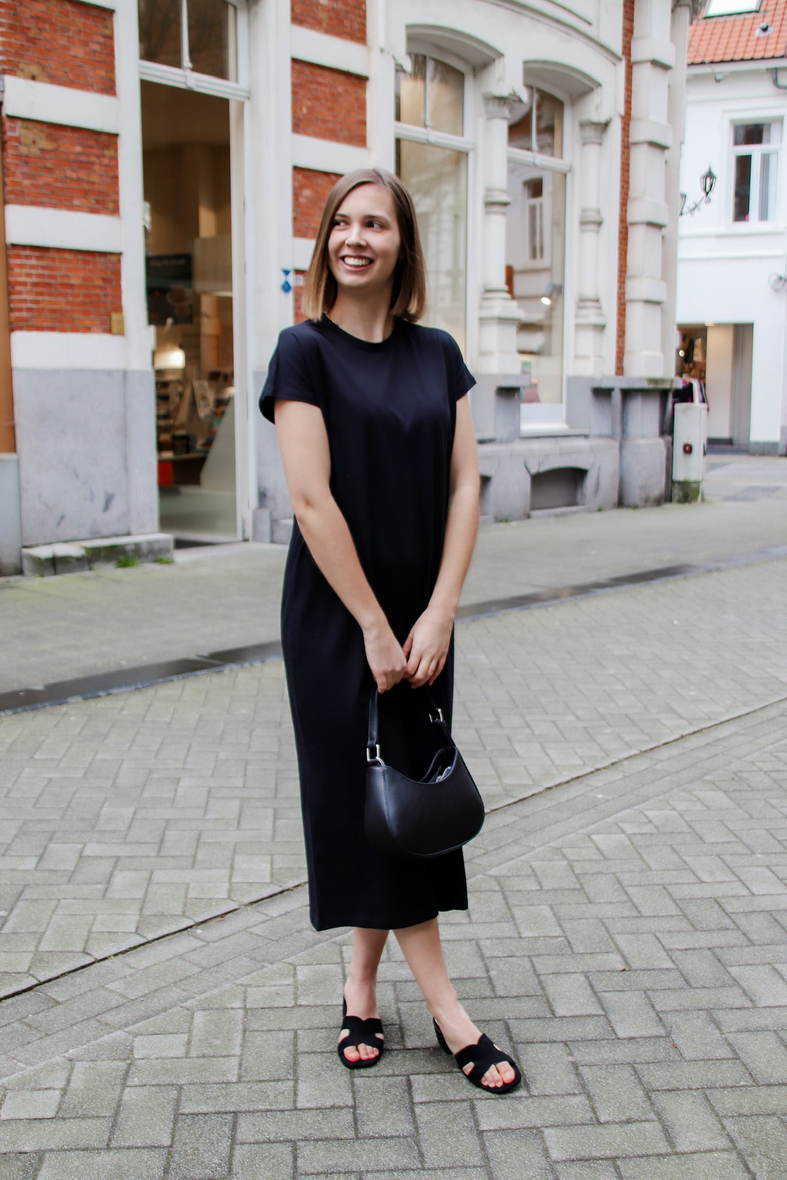 Astrid T-shirt dress black