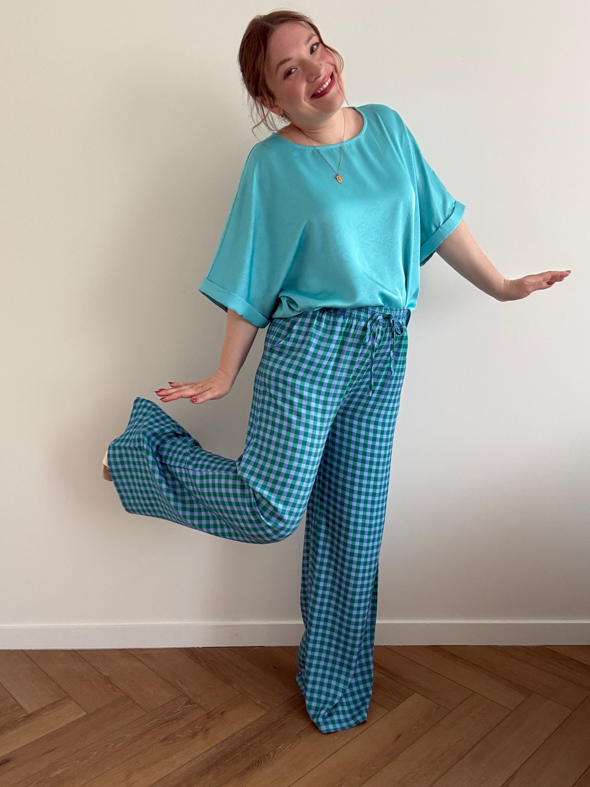 Huda top blue