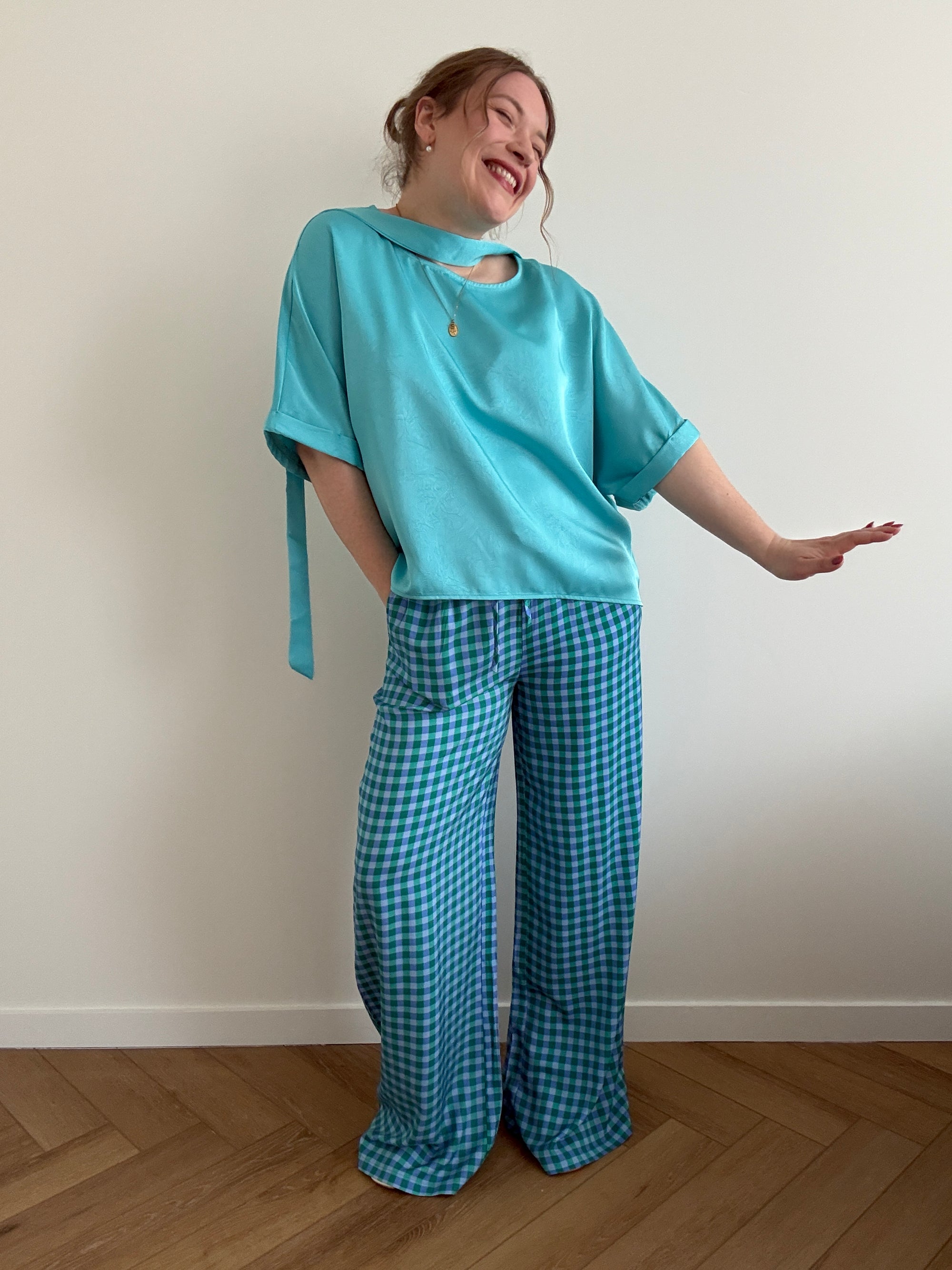 Huda top blue
