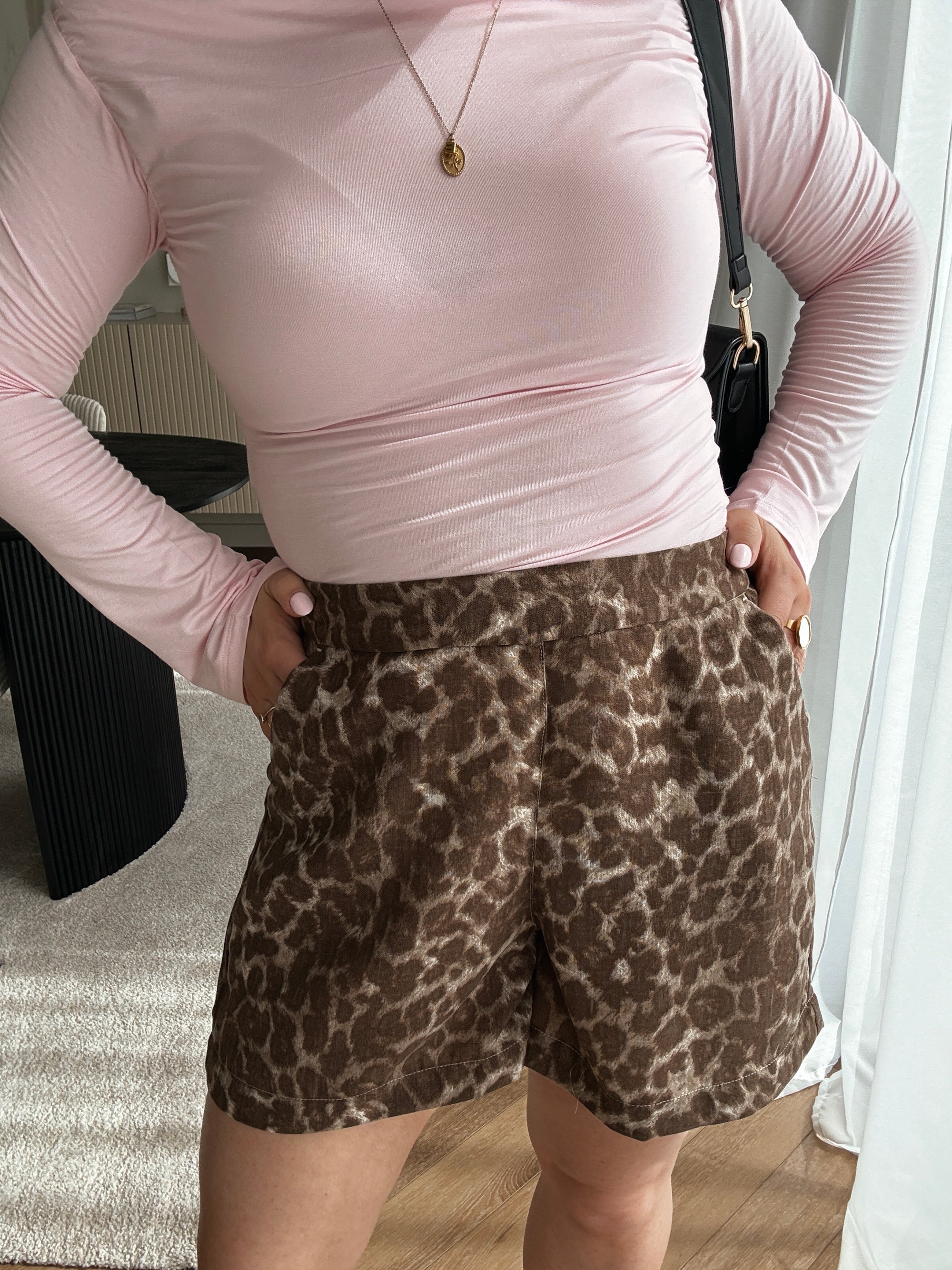 Cali short leopard