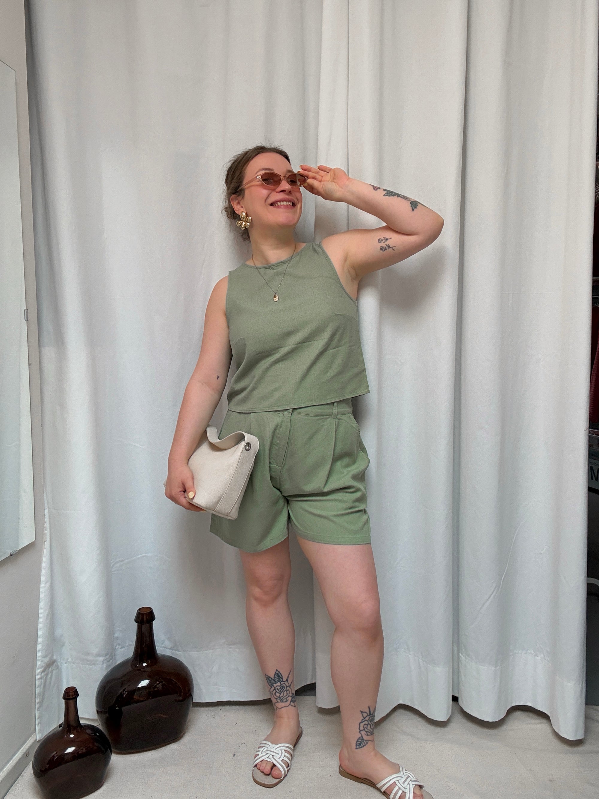 Ella short green
