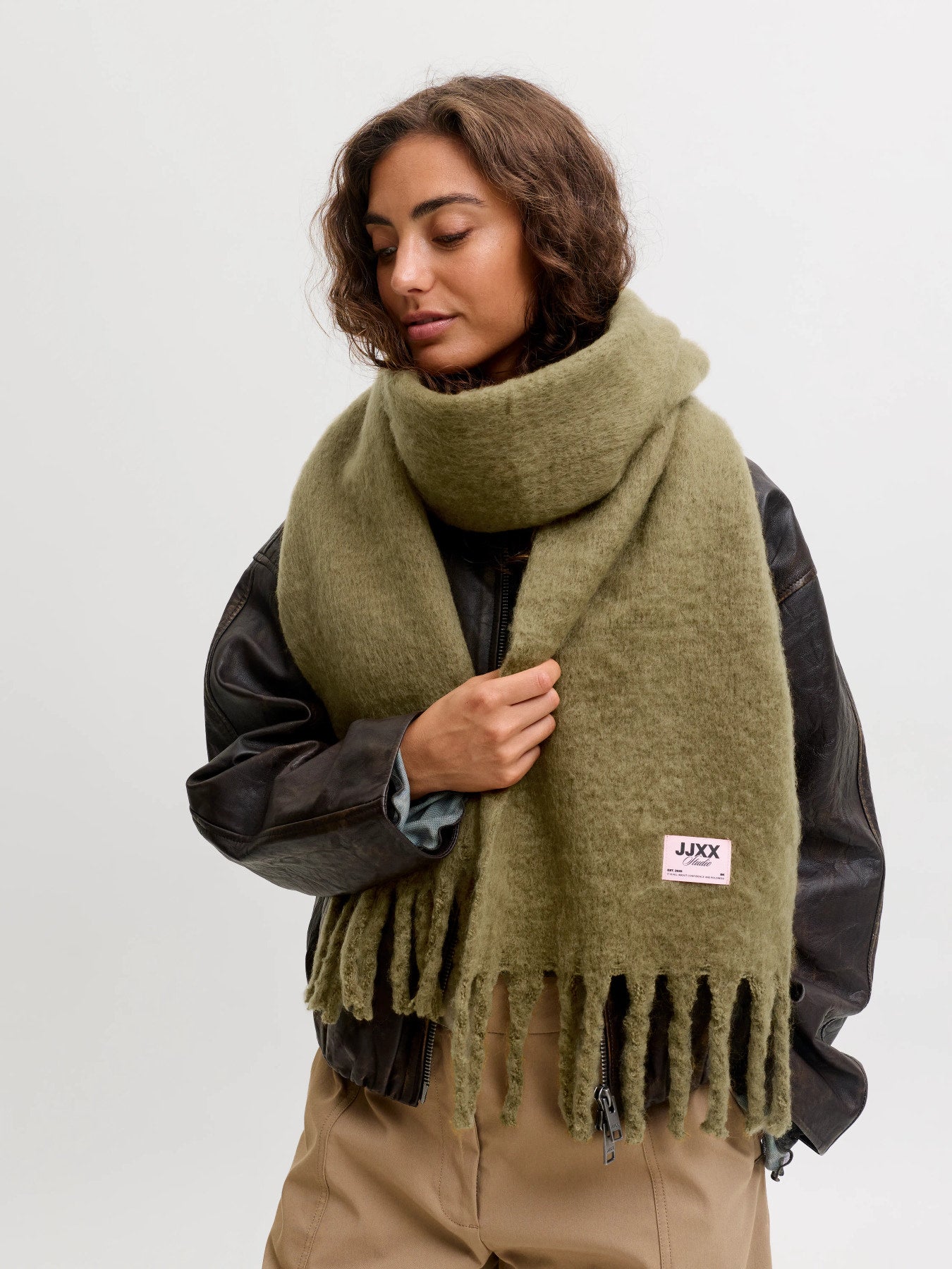 Leslie scarf