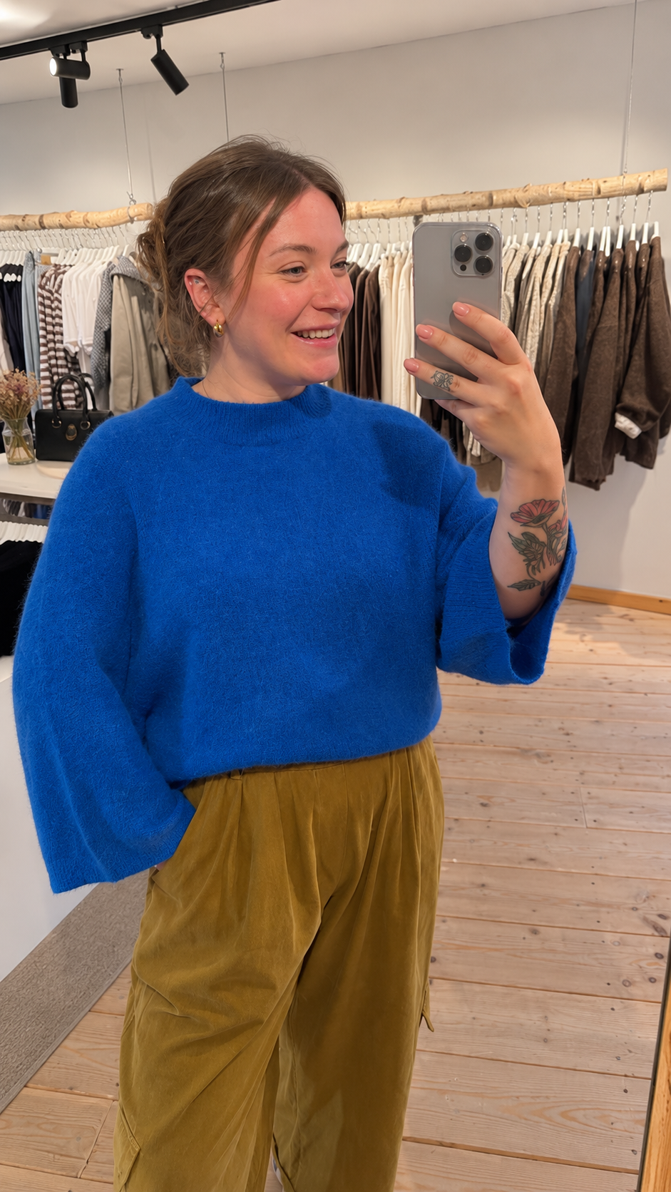 Rowan pull - royal blue