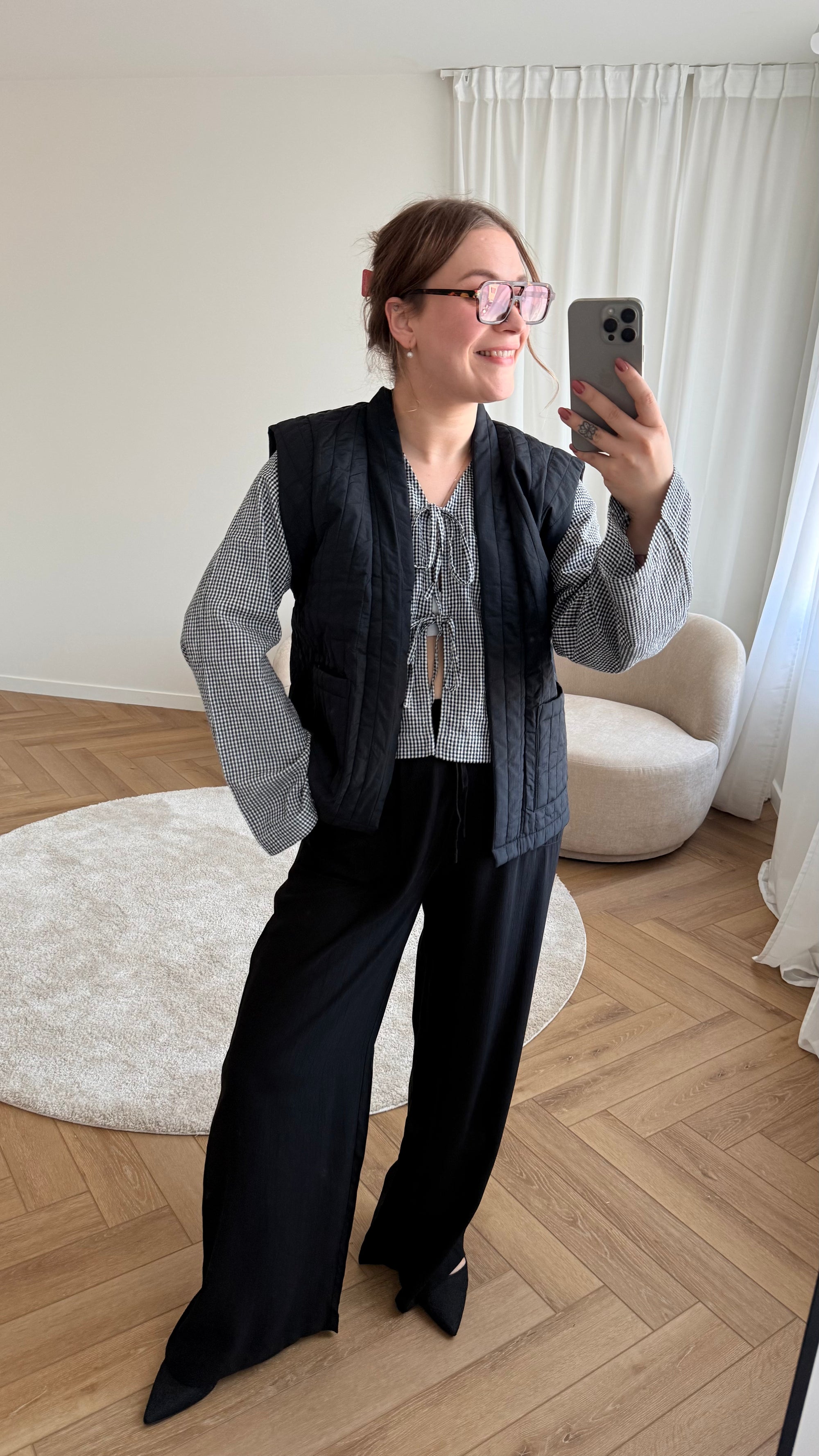 Mila padded gilet black