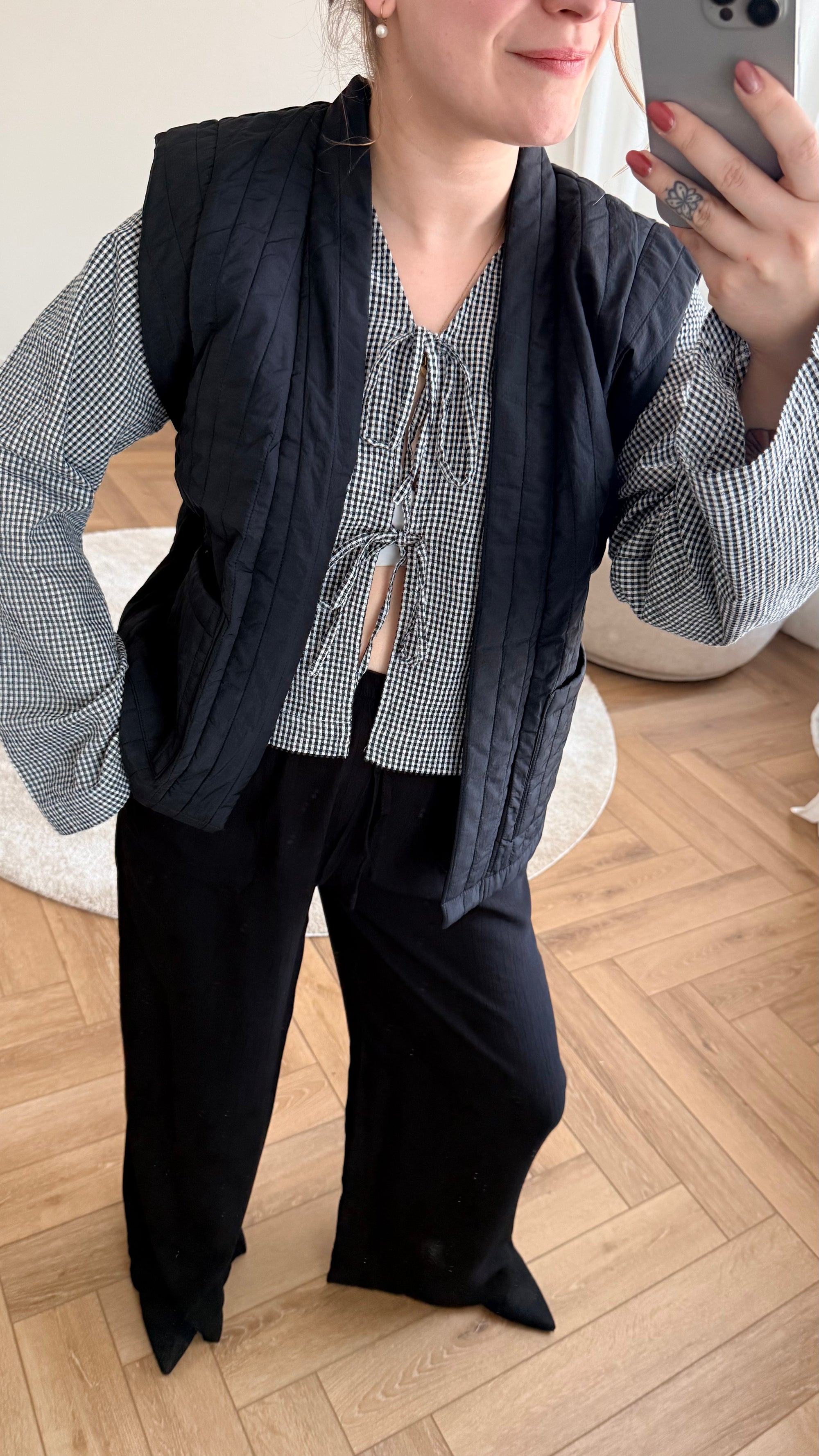 Mila padded gilet black