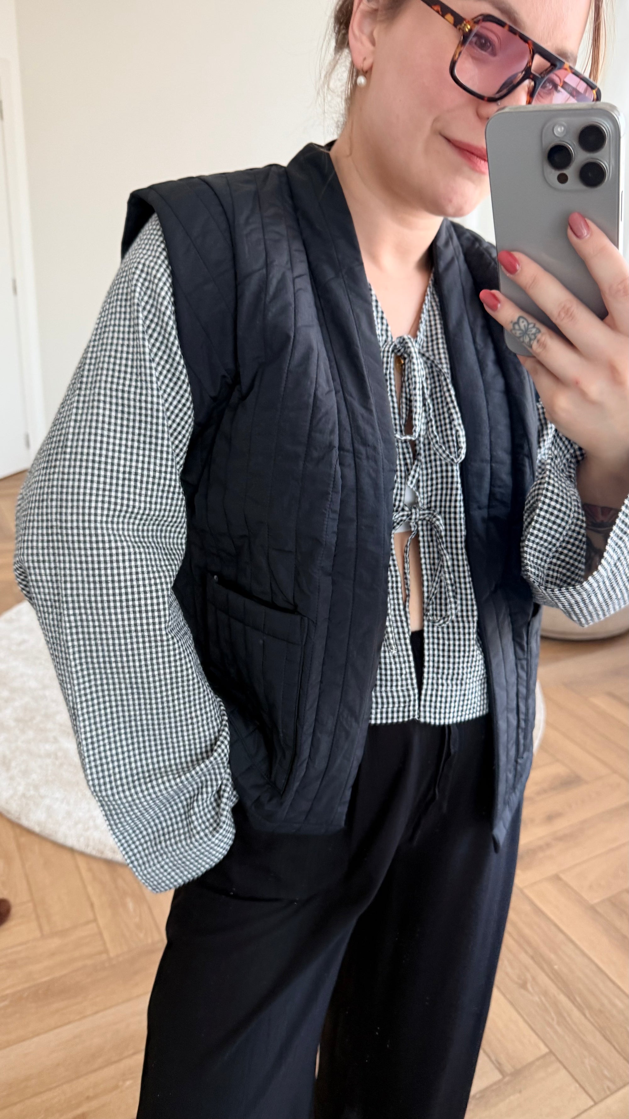 Mila padded gilet black