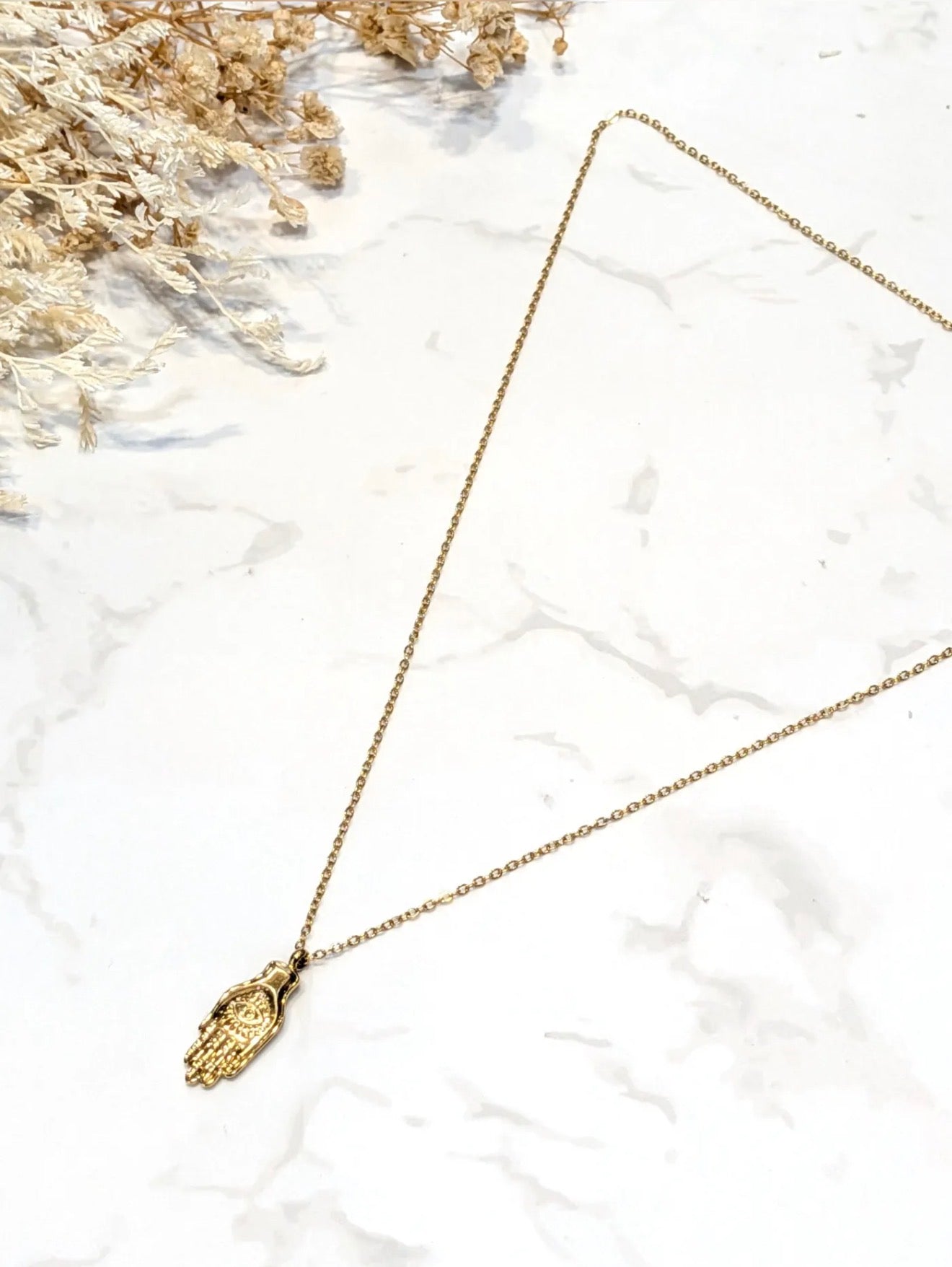 La main necklace