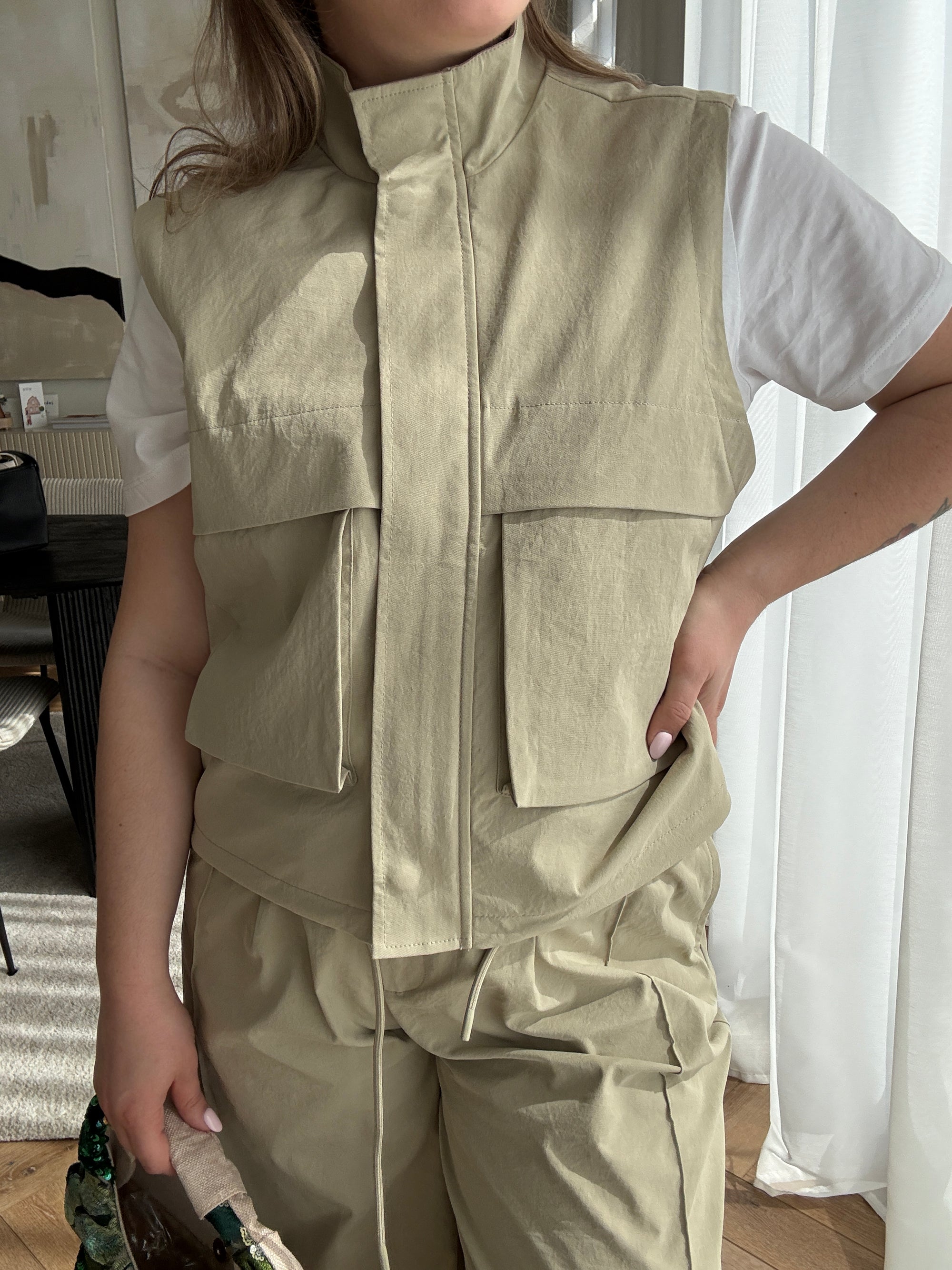 Carol vest olive