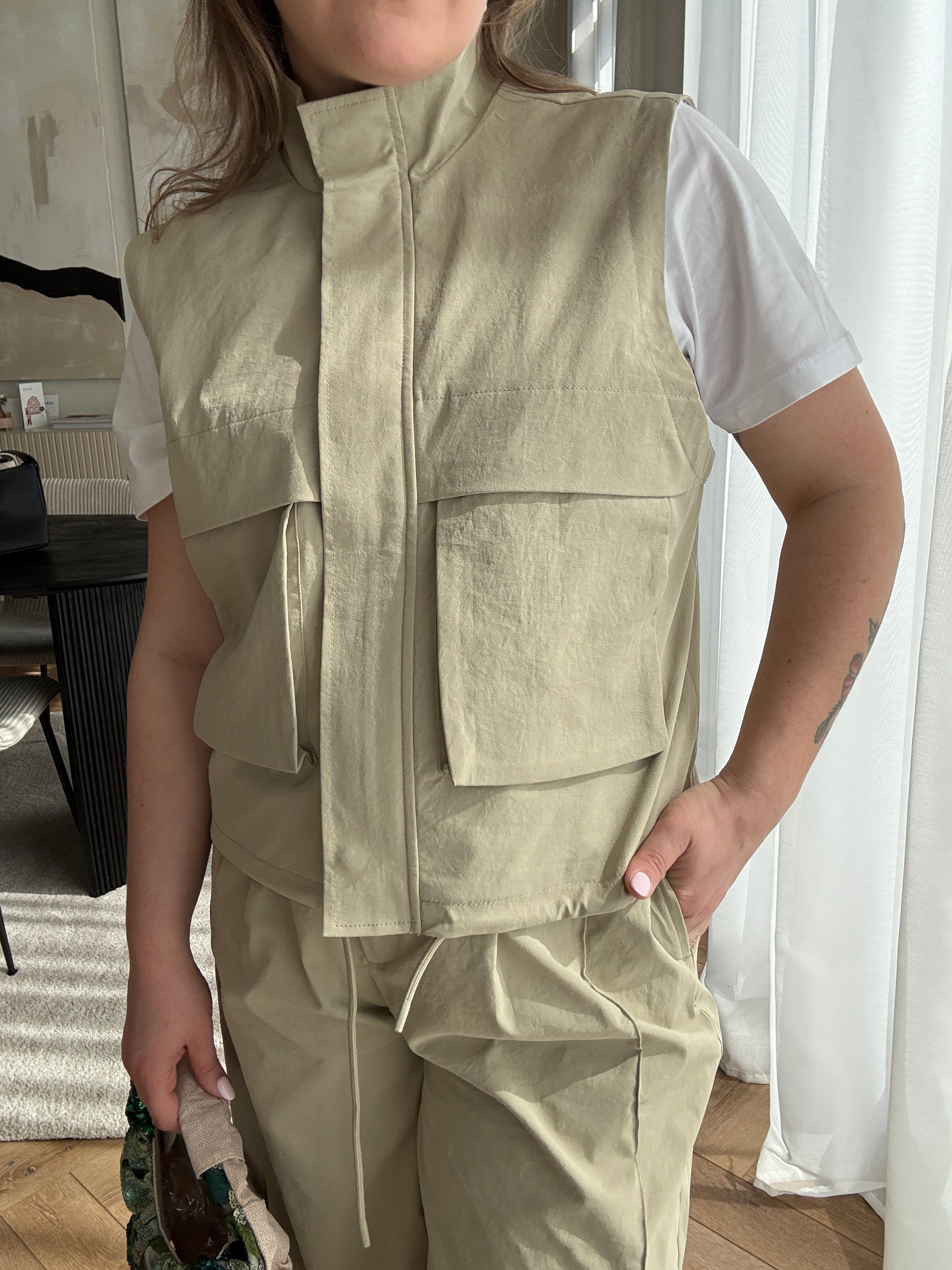 Carol vest olive