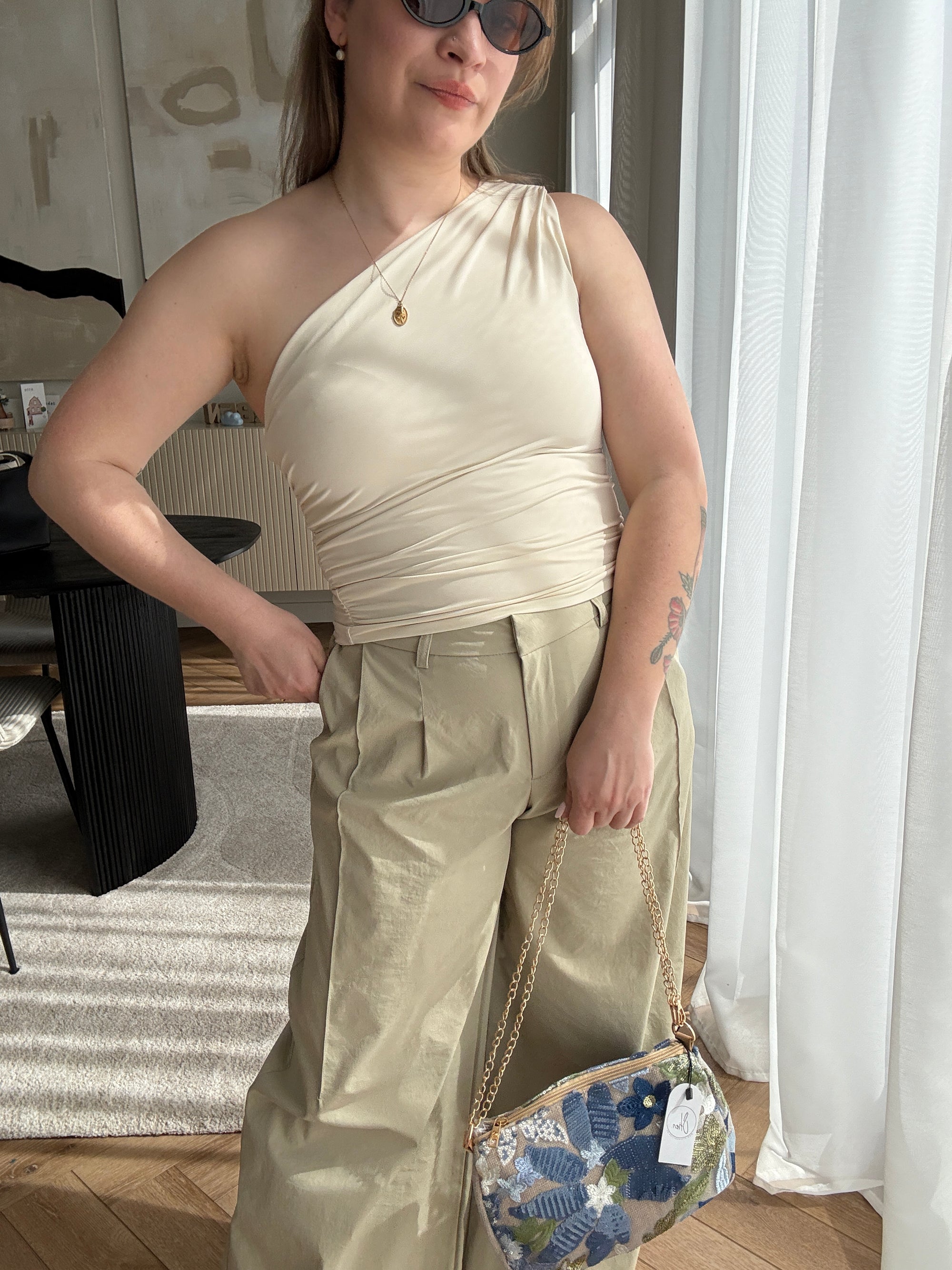 Scarlett oneshoulder top cream