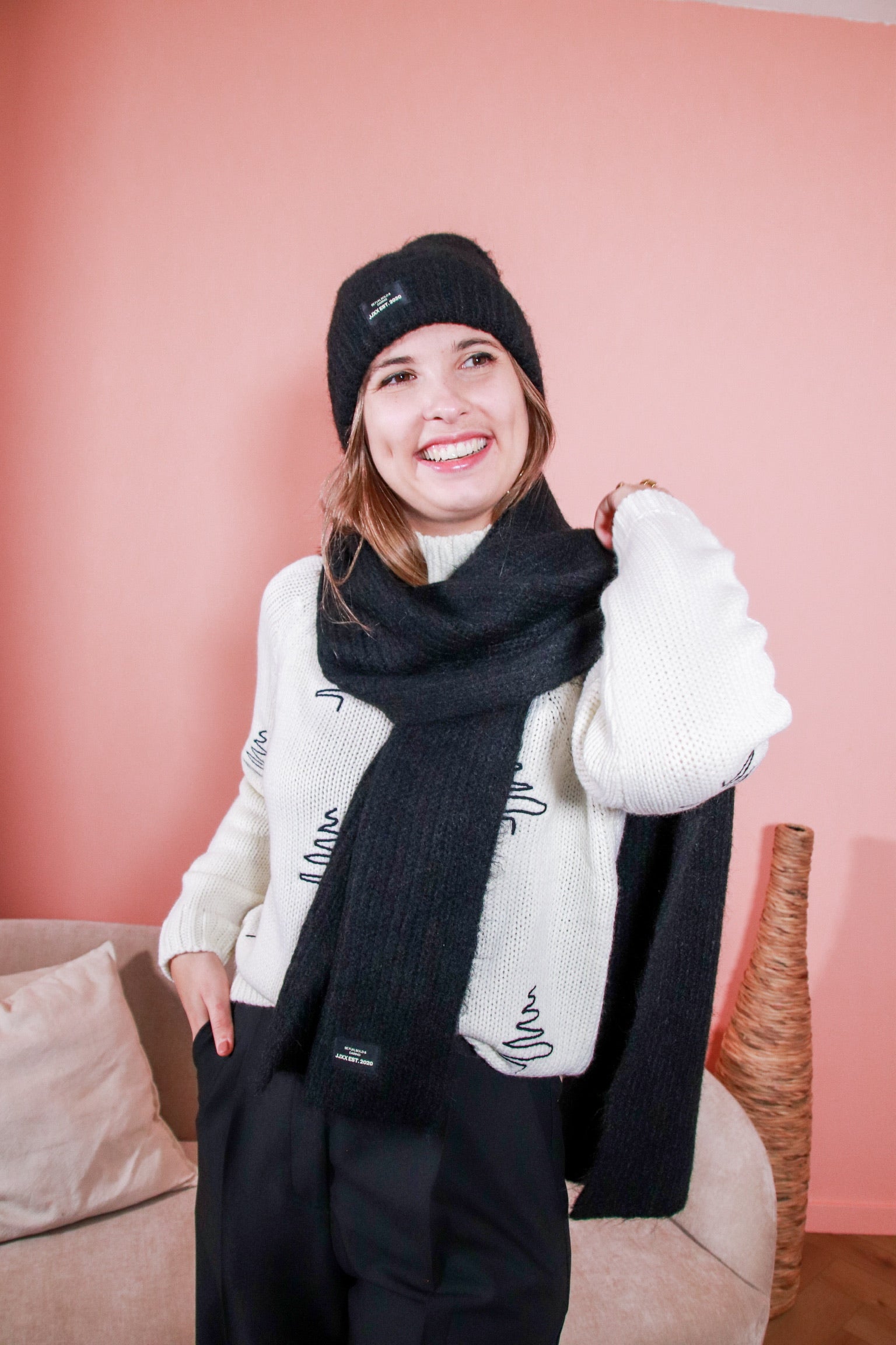 Katherine gift box scarf and beanie black