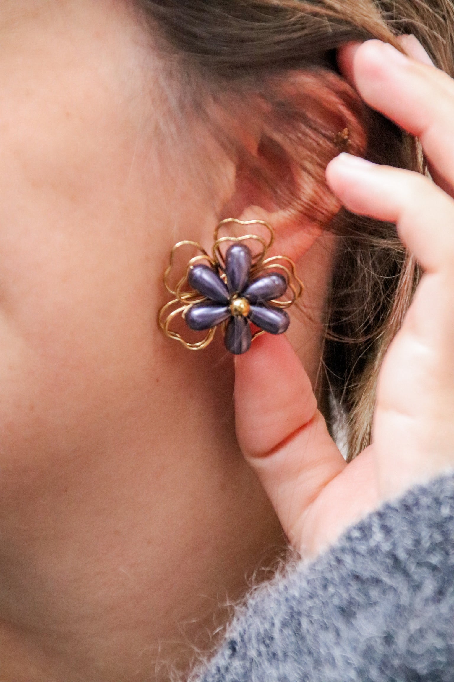 Gorgeous flower earring blue