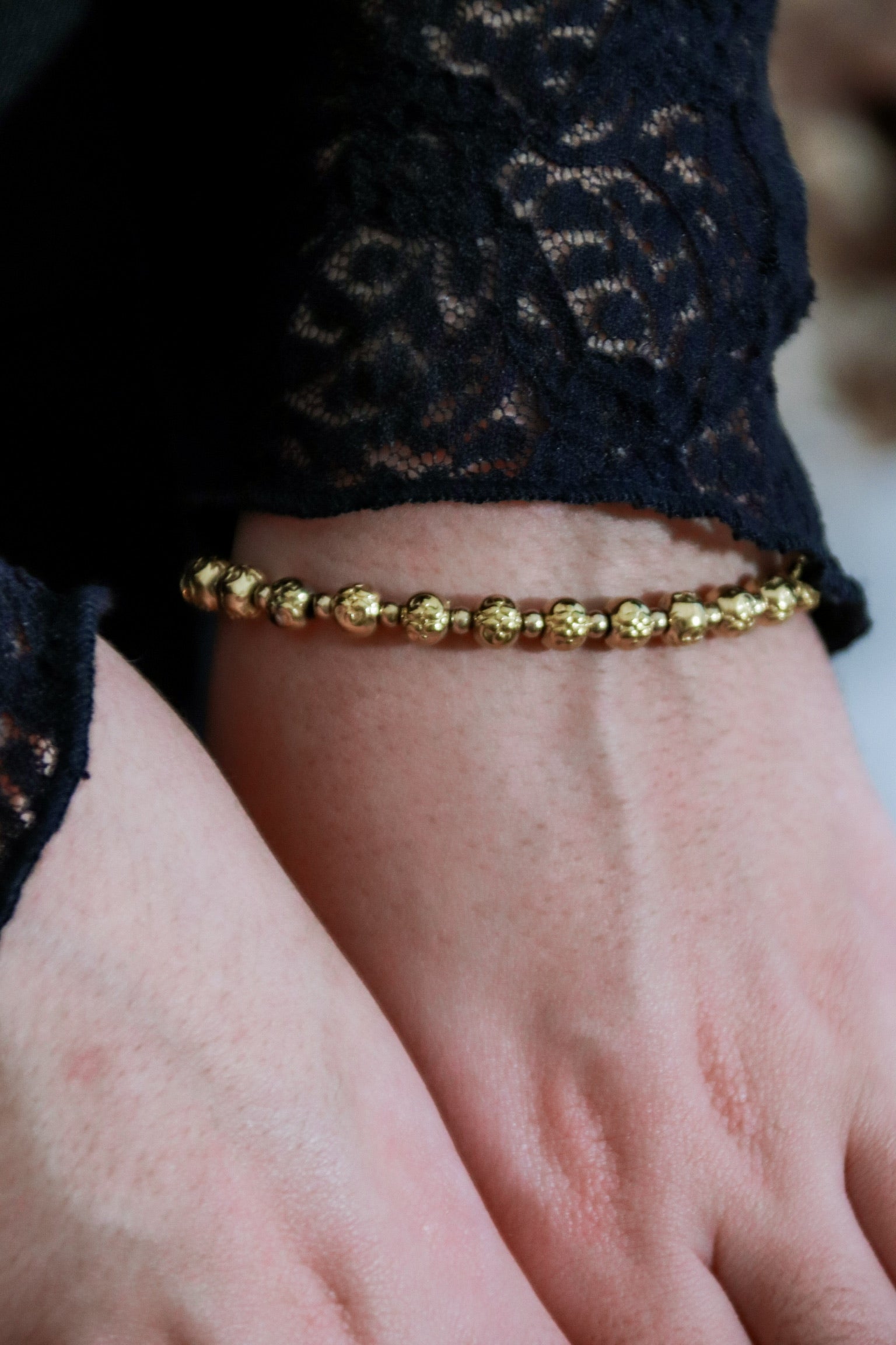 Golden spheres bracelet