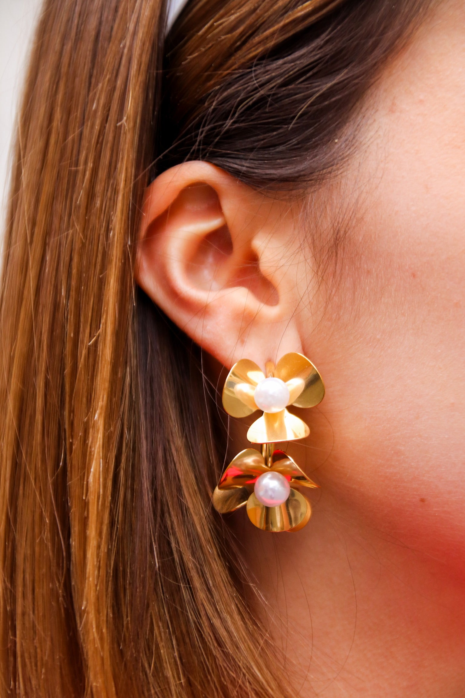 Poppy pearl earrings gold