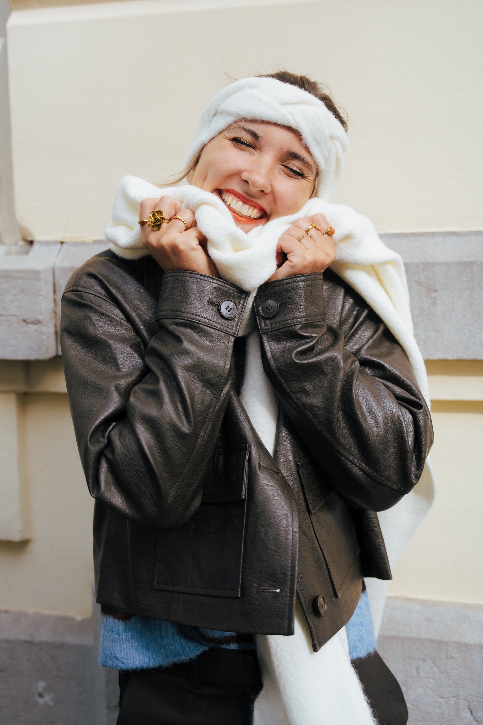 Sanguine scarf cream