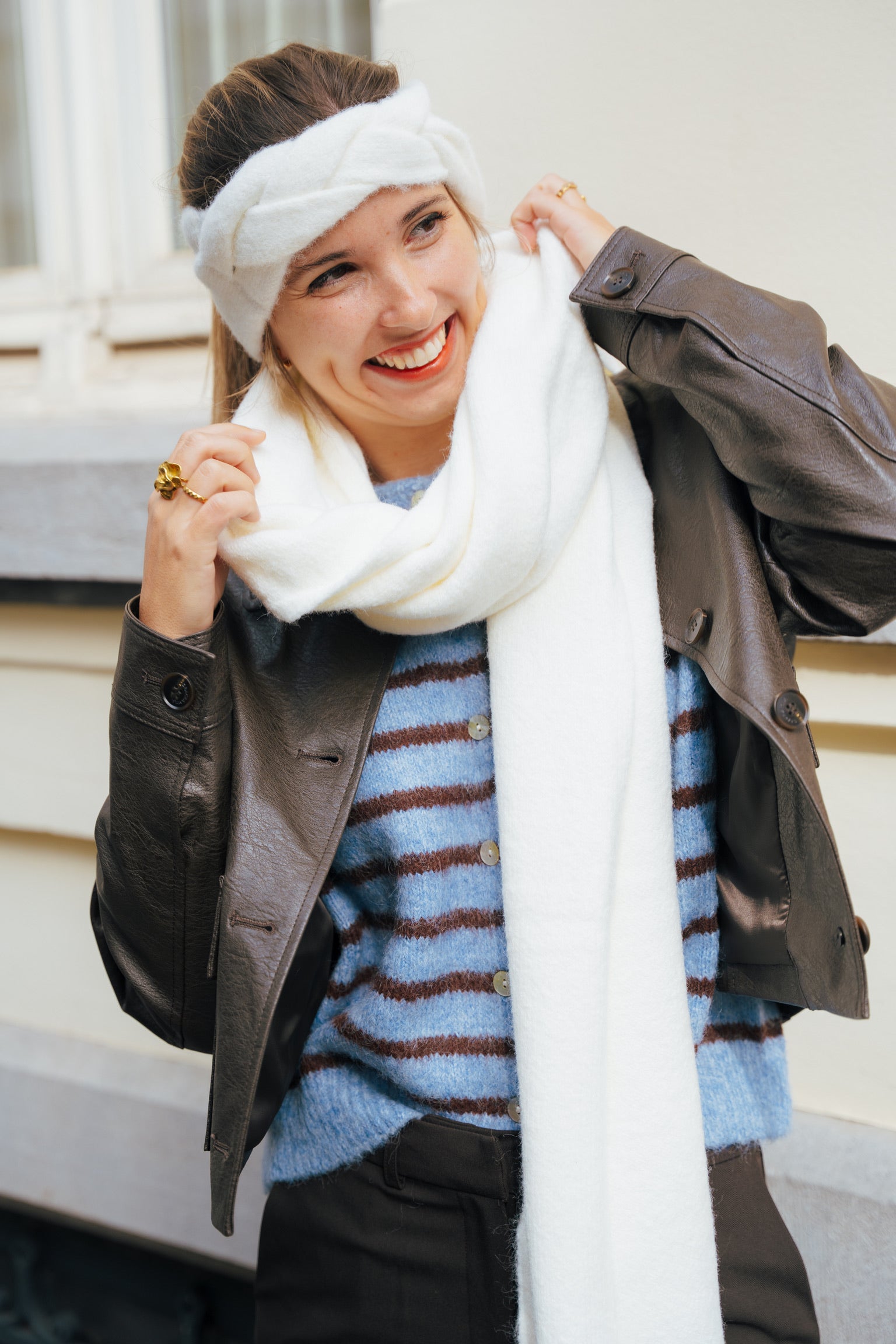 Sanguine scarf cream