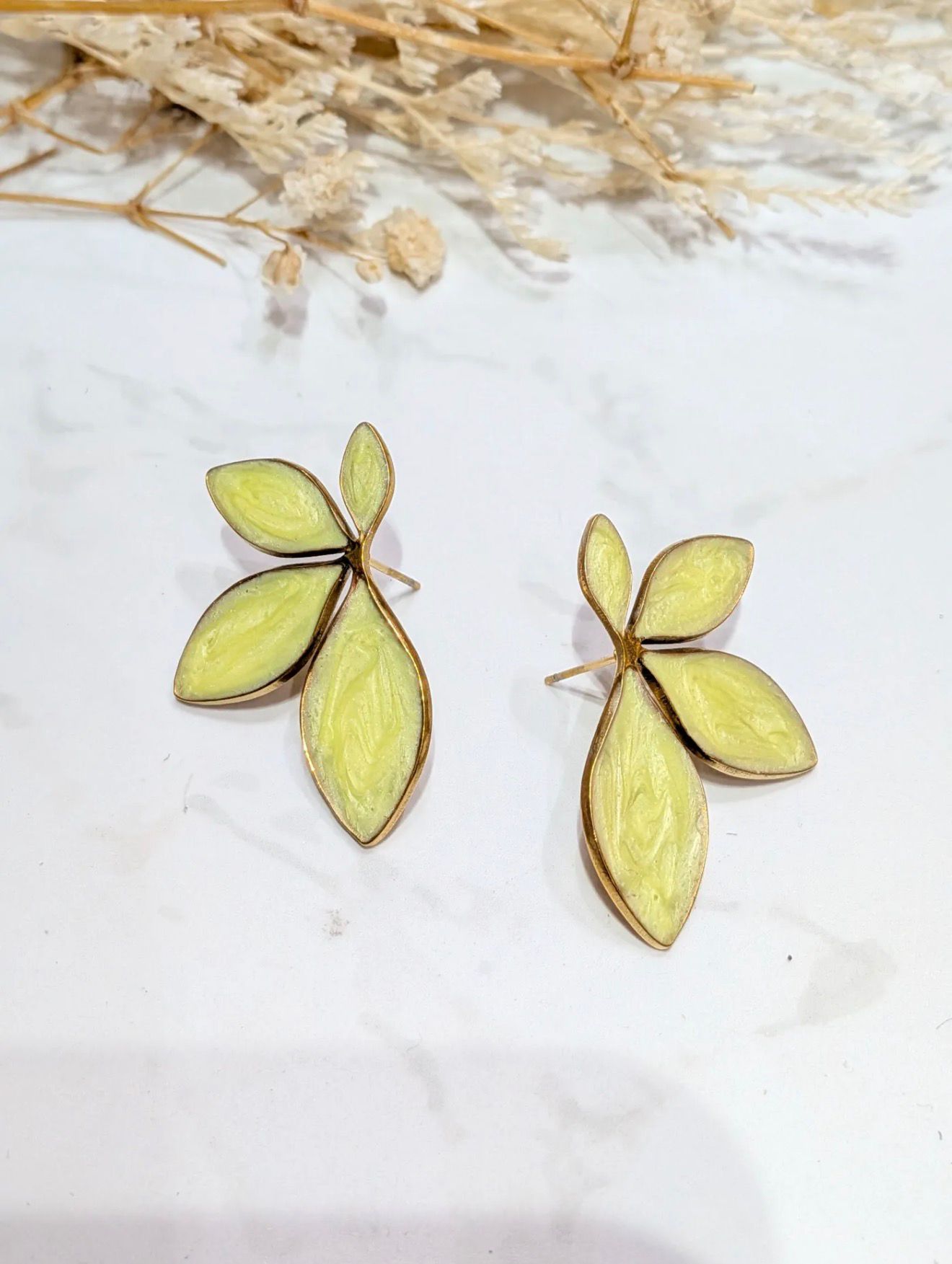 Lily earrings lime